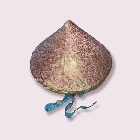 Hats and accessories - Picture 14 of 16